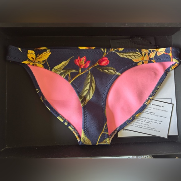 Triangl Swimwear - Picture 3 of 4